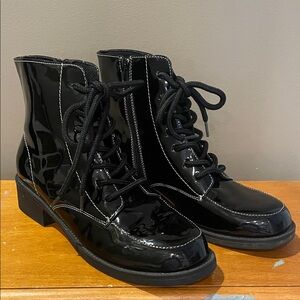 Women's Black Lace-Up Patent Combat Boots like new size 7.5